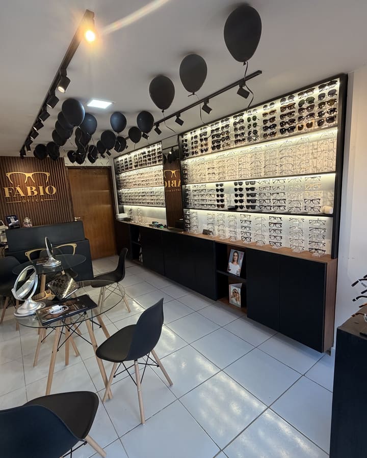 Fábio Ótica, vitrine